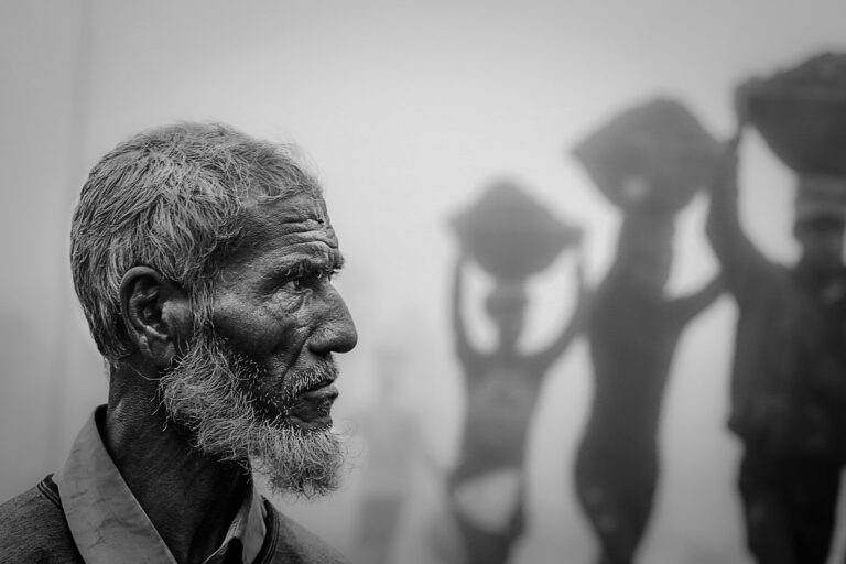 Lei Zunhui - Pondering-stevedore
